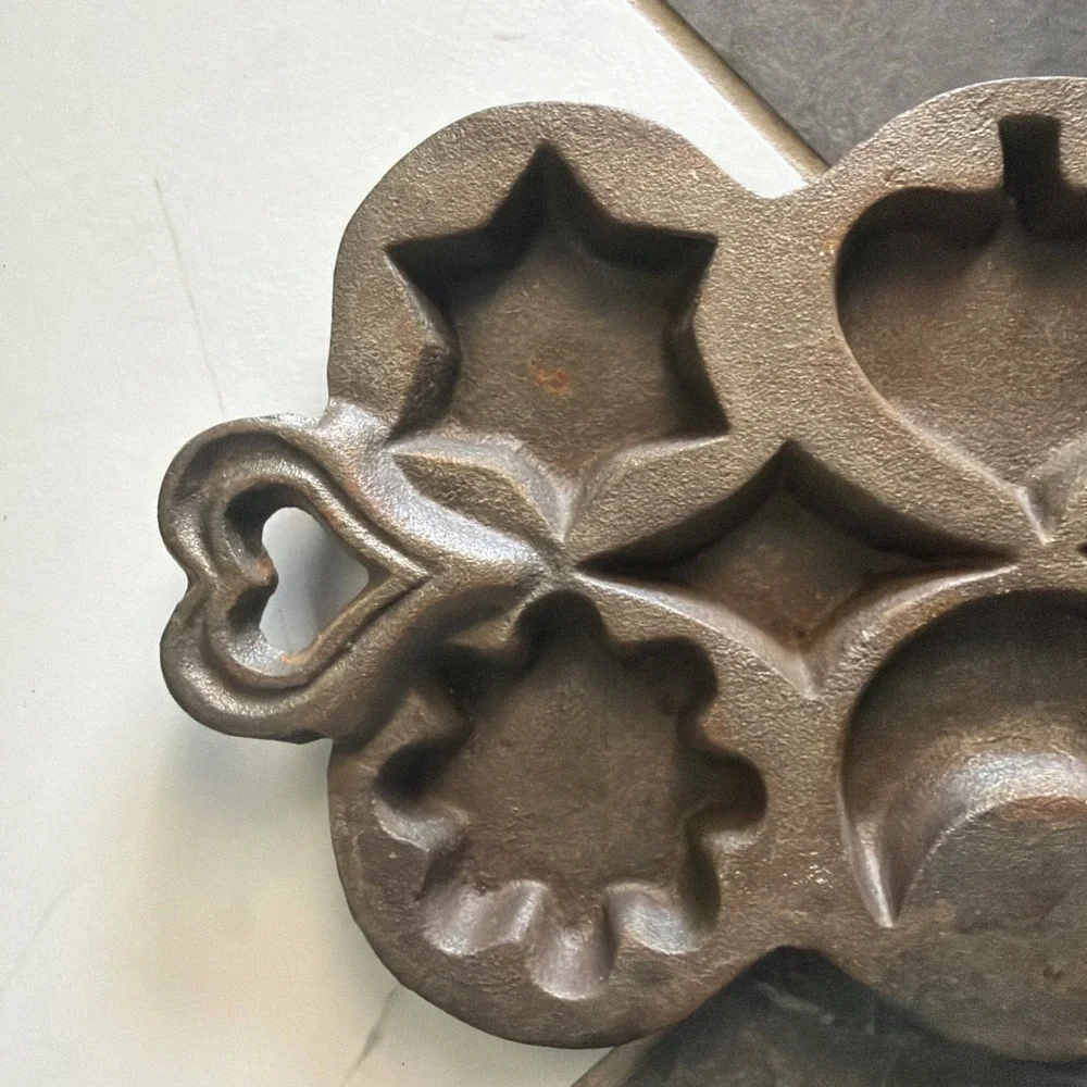 VTG Cast Iron Pan: heart rooster tree house star spade moon clover‎ Farmhouse